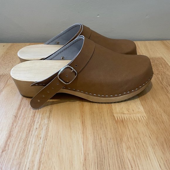 Clogs - Picture 2 of 7